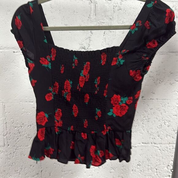 Zara Black and Red Floral Women's Top - Size Small Crop Top - Worn Once - Picture 3 of 3
